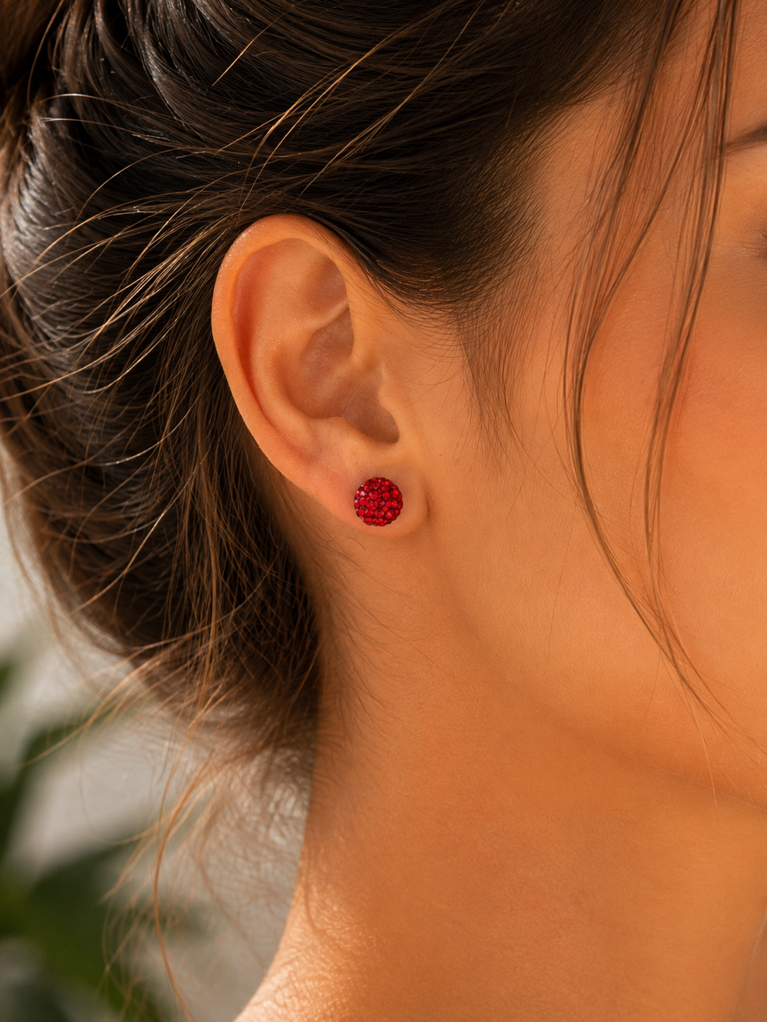 Cercei Bilă Pavată “Ruby Sphere” - Oțel Inoxidabil cu Pietre de Sticlă Roșii, 4mm - imagine 2
