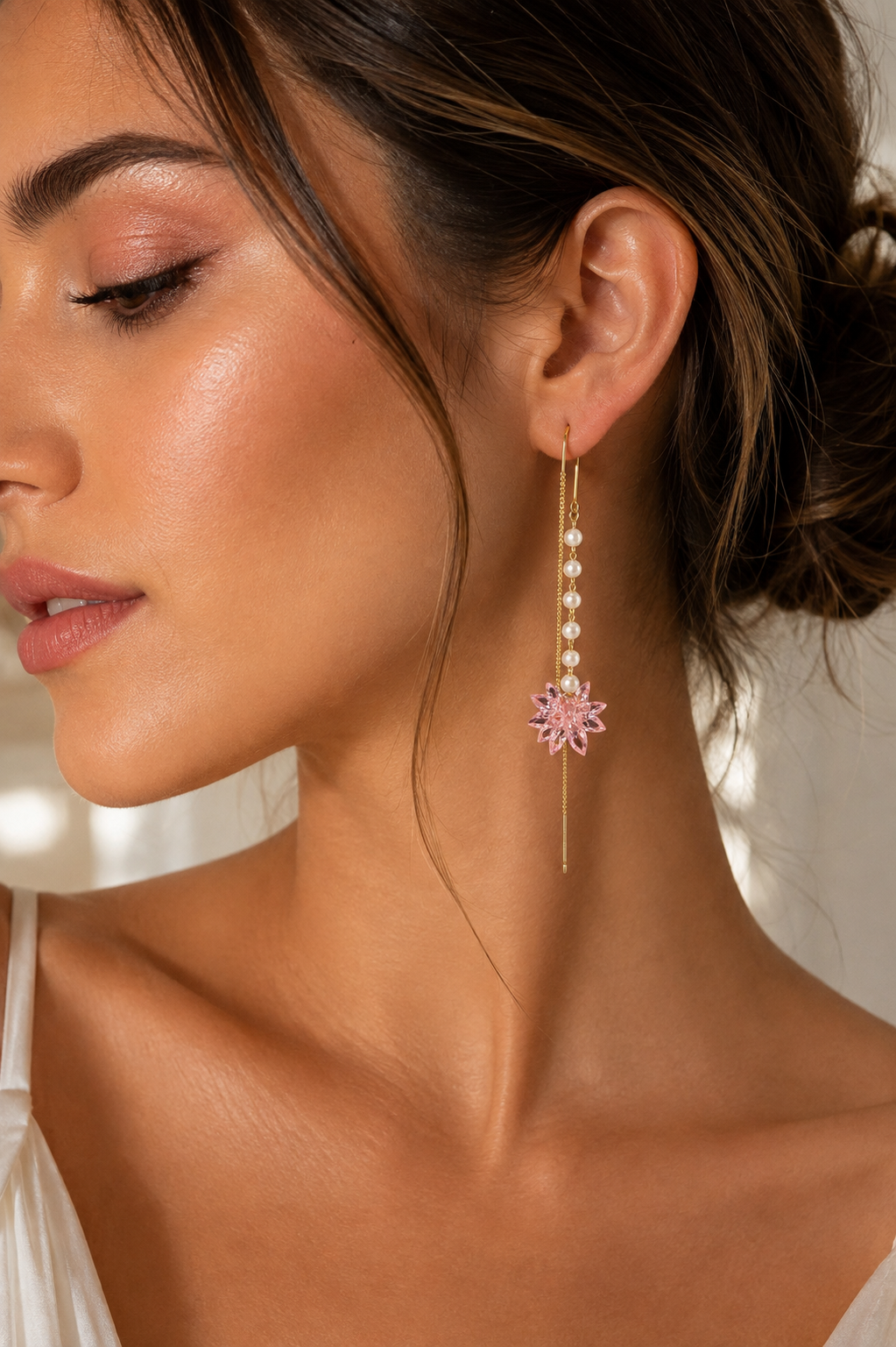 Cercei lungi cu perle și floare roz din zirconiu, placați cu aur 18K, 6,5 cm – Eleganță delicată REMIORO - imagine 2